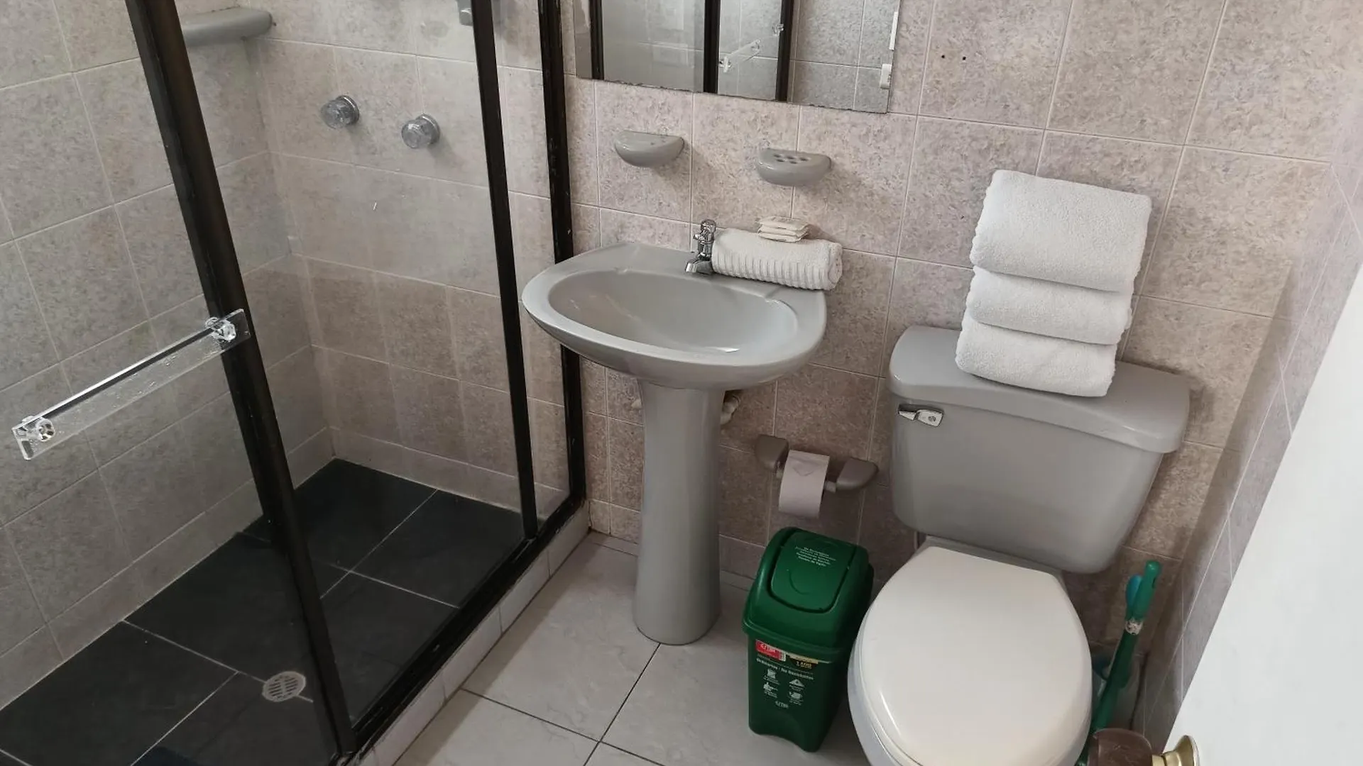 *** Hotel Air Guest House Medellin Colombia