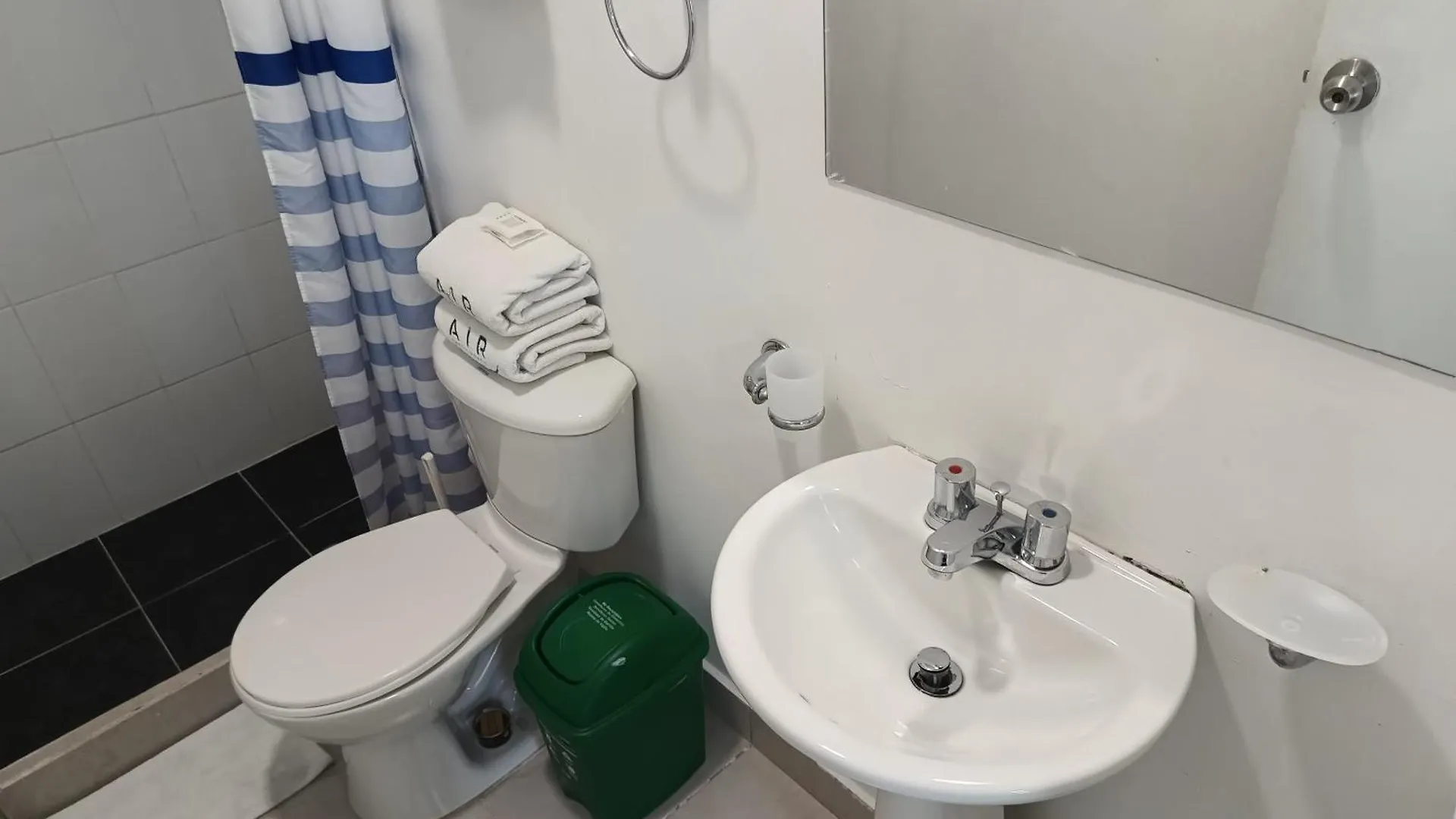 Air Guest House Medellin 3*,  Colombia