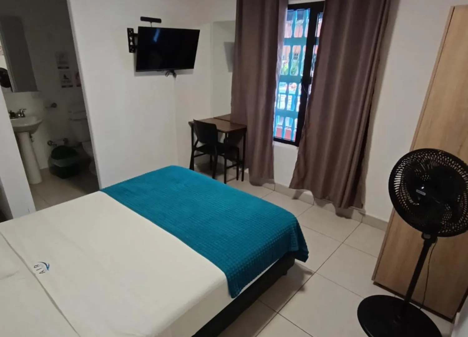 *** Hotel Air Guest House Medellin Colombia